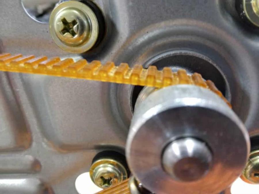 картинка Ремень привода EBZ60921204-E для хлебопечки LG длина 580мм, ширина 6мм полиуретановый. желтый  от магазина Интерком-НН