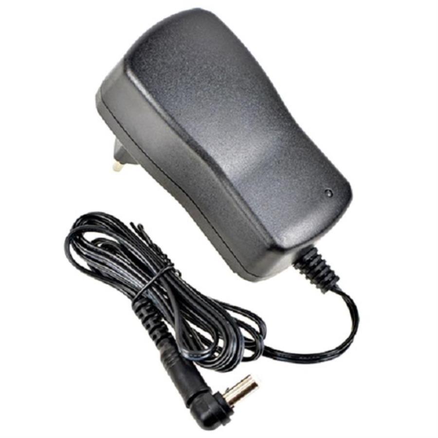 картинка Robiton TN2250S Блок питания BL1 2250mA 3 В, 4,5 В, 5 В, 6 В, 7,5 В, 9 В, 12 В  сменные разъемы от магазина Интерком-НН