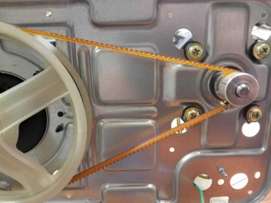 картинка Ремень привода EBZ60921204-E для хлебопечки LG длина 580мм, ширина 6мм полиуретановый. желтый  от магазина Интерком-НН